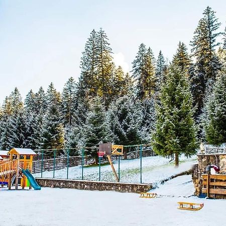 Hotel Floare De Colt Mînăstirea Humorului Buitenkant foto