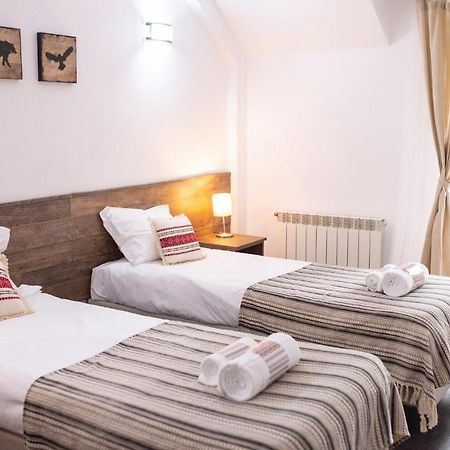 Hotel Floare De Colt Mînăstirea Humorului Buitenkant foto