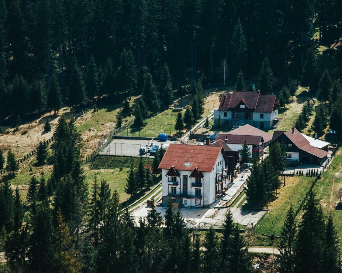 Hotel Floare De Colt Mînăstirea Humorului Buitenkant foto