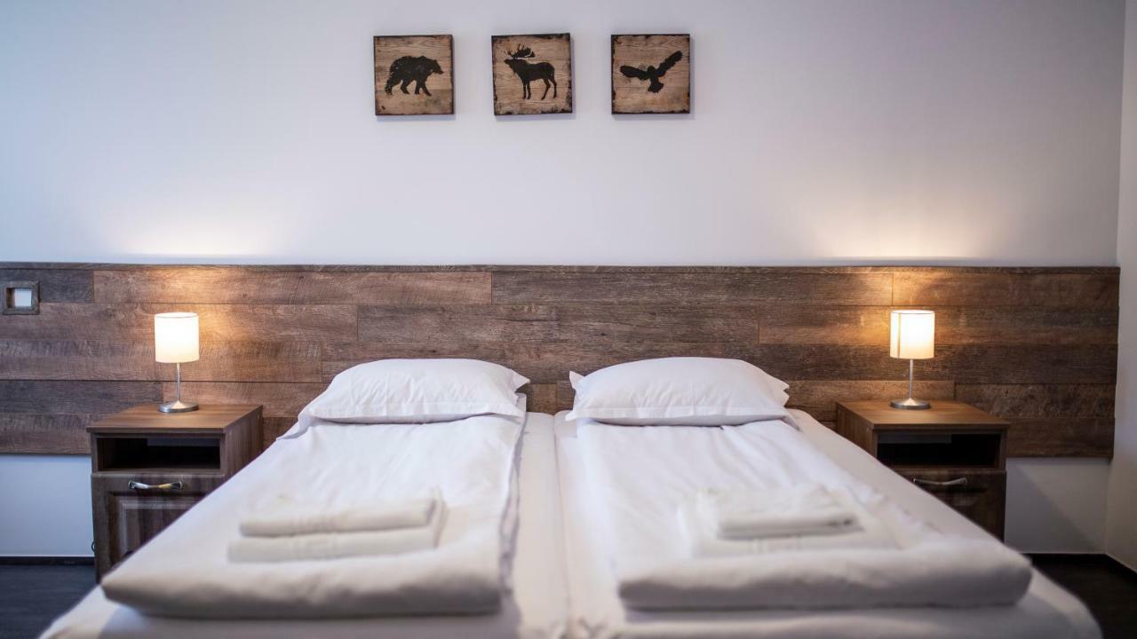 Hotel Floare De Colt Mînăstirea Humorului Buitenkant foto