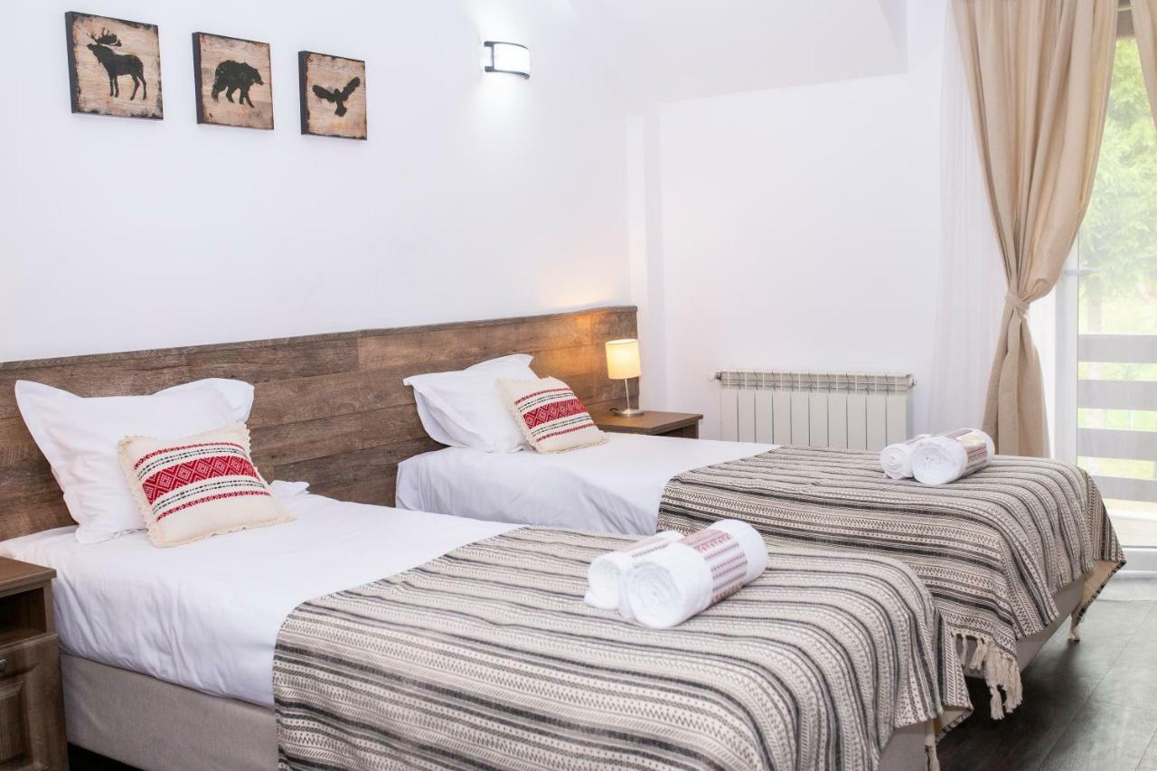 Hotel Floare De Colt Mînăstirea Humorului Buitenkant foto