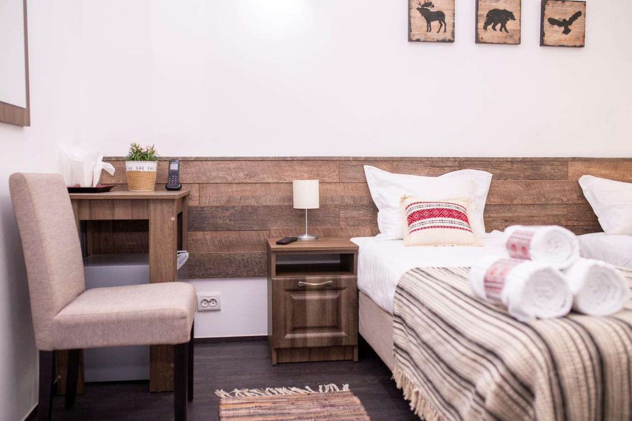 Hotel Floare De Colt Mînăstirea Humorului Buitenkant foto